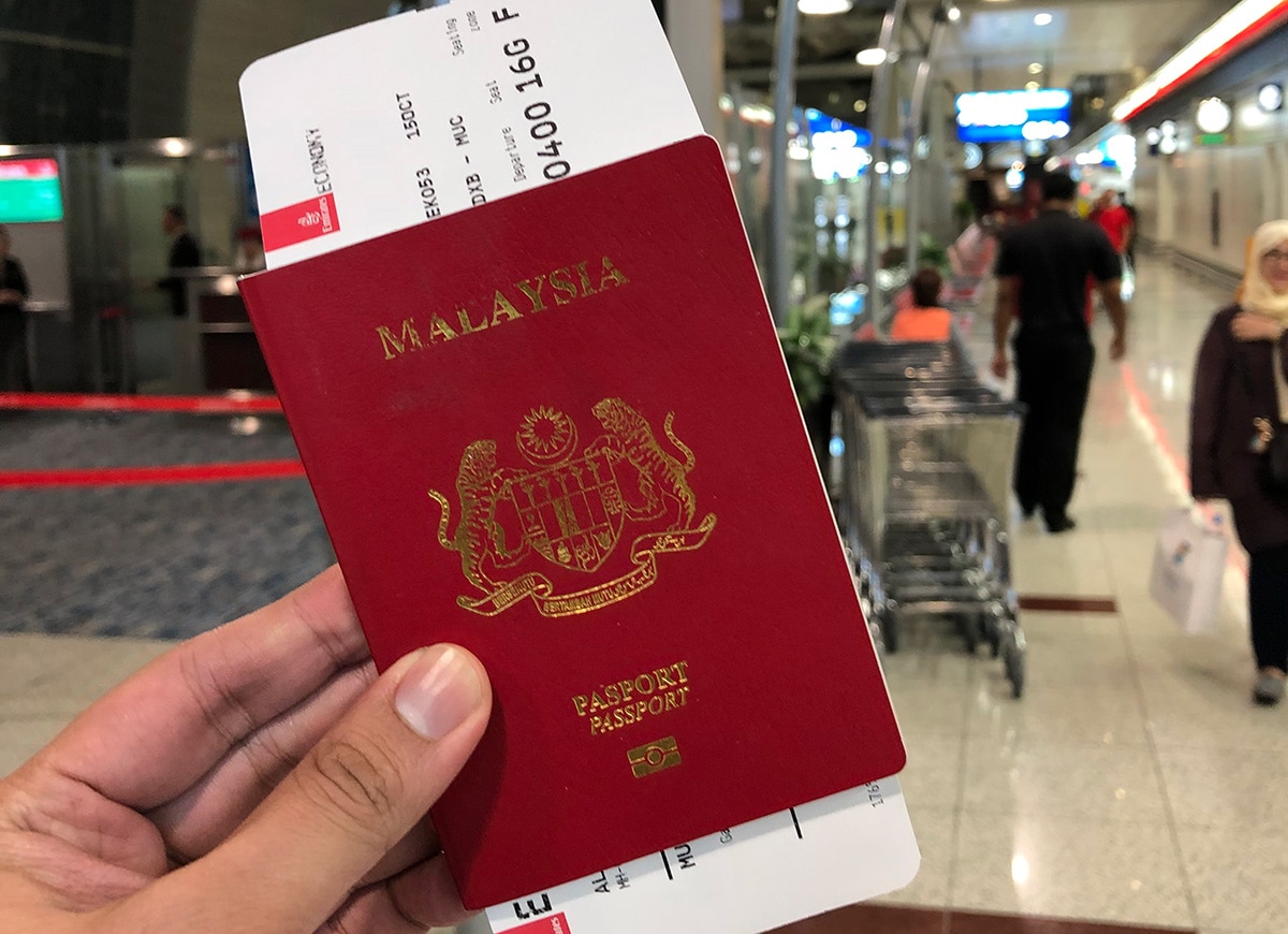 jatuh satu anak tangga, Passport Malaysia sedia akses bebas visa