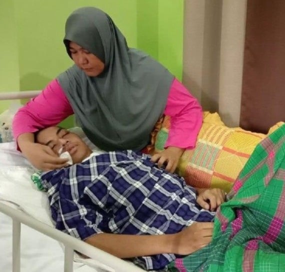 Bakal terbang ke England, tapi keadaan anak tukang cuci ini menyedihkan selepas pengsan 