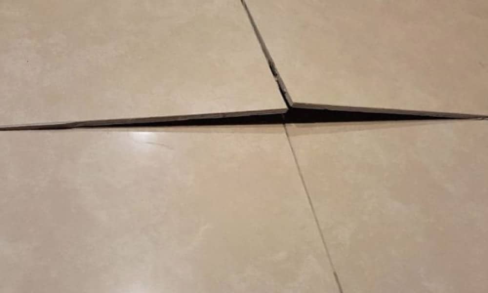 Banyak kes jubin lantai meletup, pastikan buat ini dahulu sebelum pasang