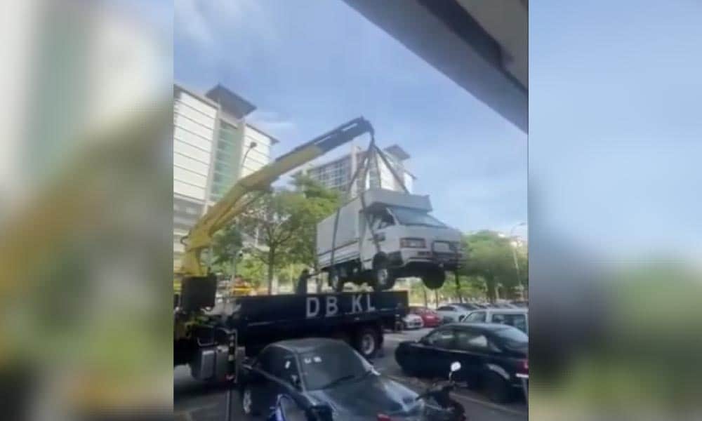 Netizen tergamam tengok DBKL sita Food truck halang laluan ramai