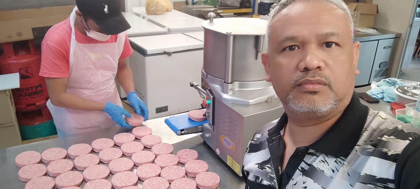 Pengasas burger cerita pernah 'curi' daging, ayam makmal bagi kawan-kawan makan