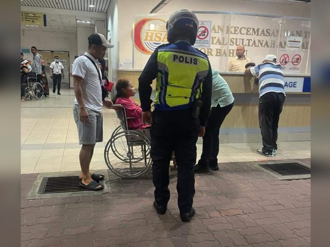 Percutian ke negara jiran tidak kesampaian, wanita bersyukur dibantu abang uniform iring hingga ke hospital