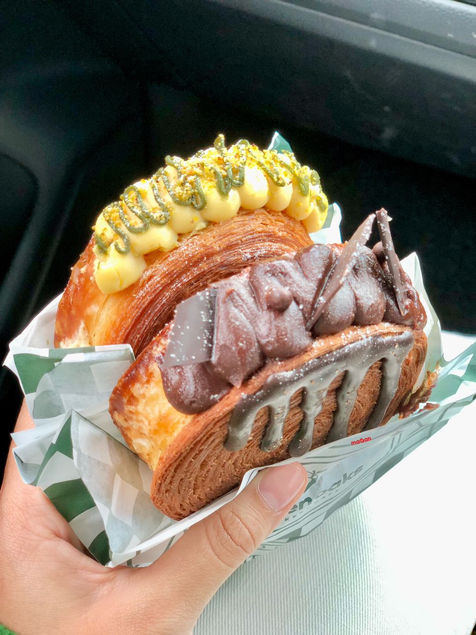 Port beli jiwa 'aesthetic' dan cantik yang jual cromboloni 'crunchy'