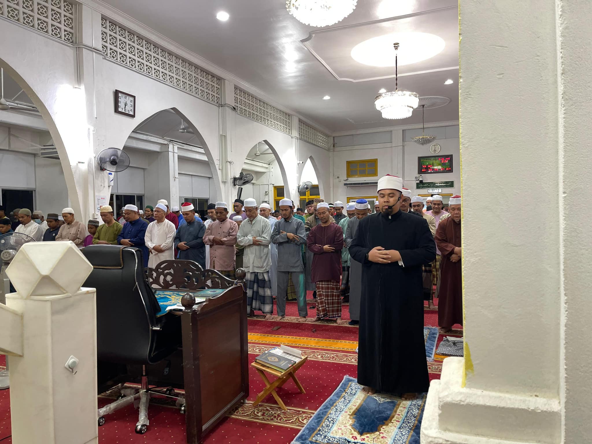 Ramai tertanya berapa bayaran imam tarawih, imam ini 'bocor rahsia' rupanya cecah lima angka 