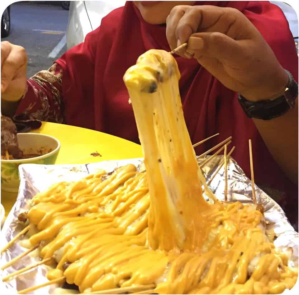 'Sate pun sibuk letak keju, ini bahayanya 'fake cheese'