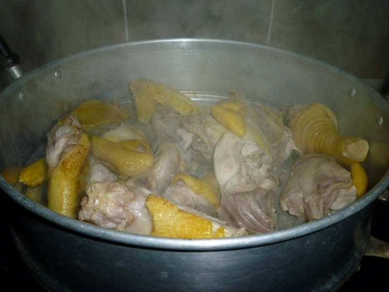 Tak lagi berisiko sampai runtuh gigi, ini 9 petua boleh cuba lembutkan ayam pencen 