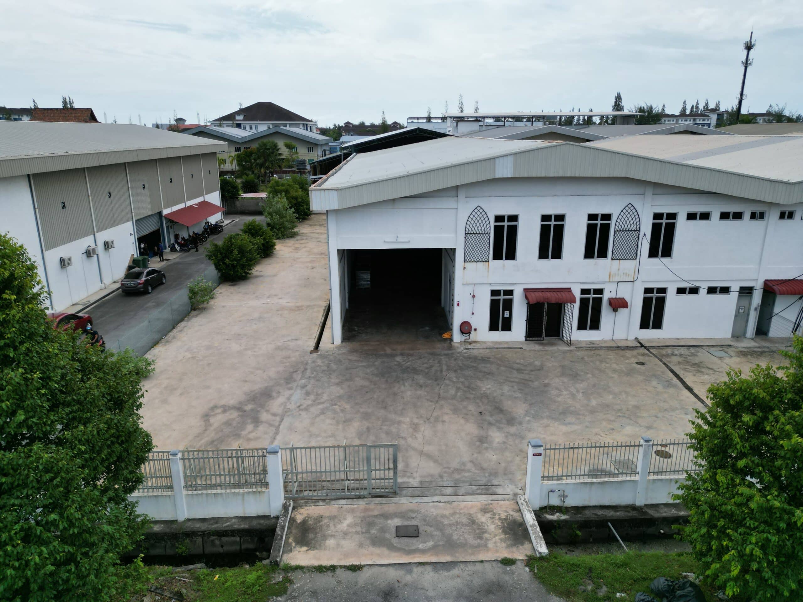 Warganet ingin tahu dari mana datangnya air bersih untuk Khairul Aming buat produk terbarunya