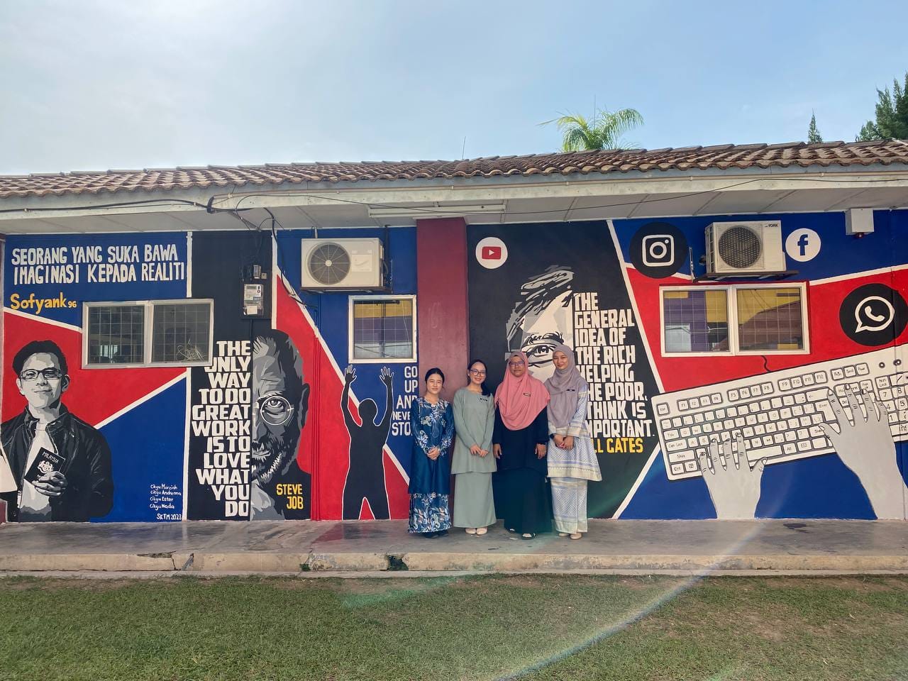 Guru lukis mural Sofyank di dinding sekolah, layak dilabel sebagai contoh yang baik untuk anak muda