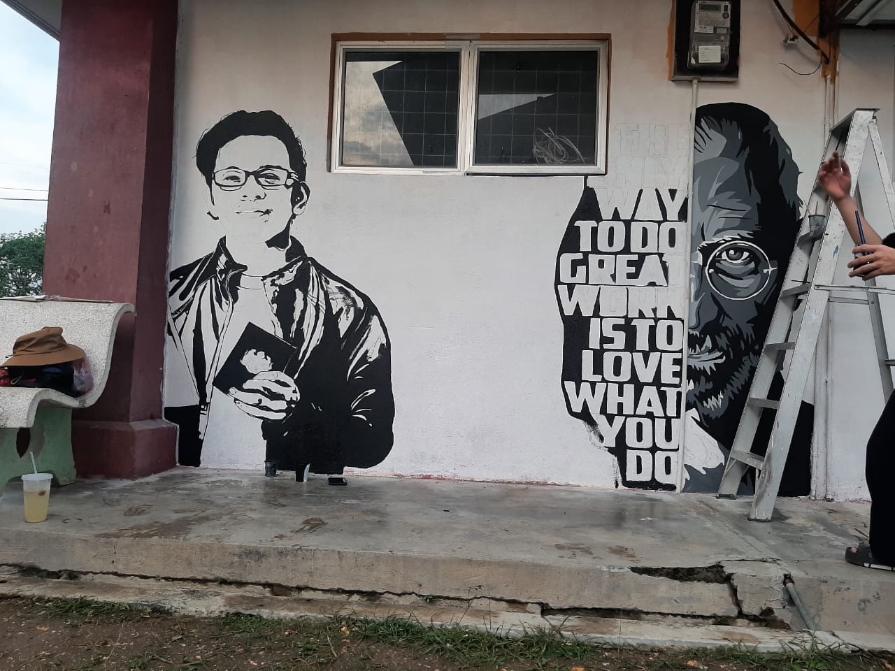 Guru lukis mural Sofyank di dinding sekolah, layak dilabel sebagai contoh yang baik untuk anak muda