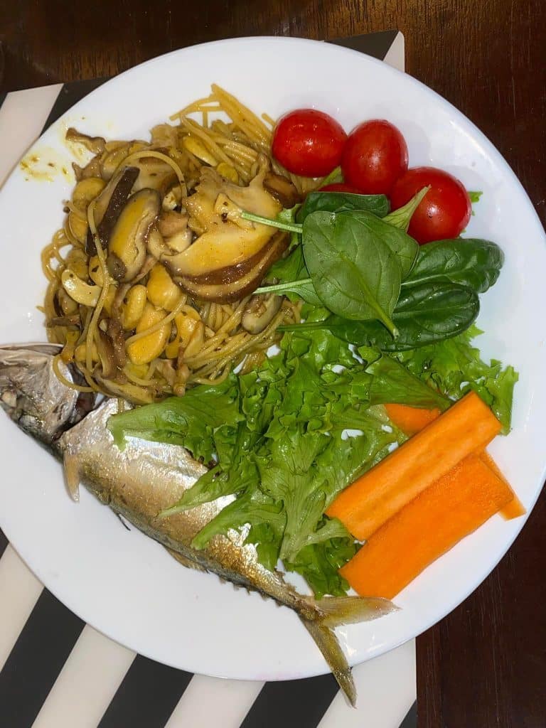 Ikan kembung 'grill' bebas garam dan minyak, mi goreng mamak versi doktor ini lebih sihat dan sedap