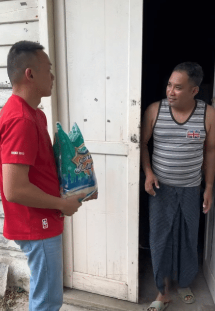 'Ingatkan dia nak pakai baju elok sikit...' - Ini punca pemberi bantuan terkesima