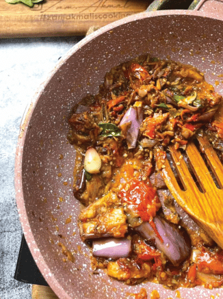 Juadah terung penyet 15 minit dah siap, sedap macam jual di kedai ayam penyet