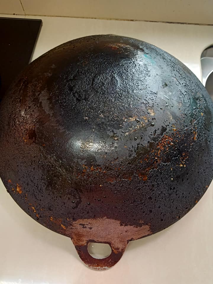 Kerak hitam pada kuali dan periuk boleh putih berkilat dengan bahan ini