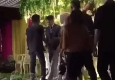 Majlis kahwin gempar gara-gara aksi terlampau tetamu ini, pengantin lelaki pula dah dipandang serong