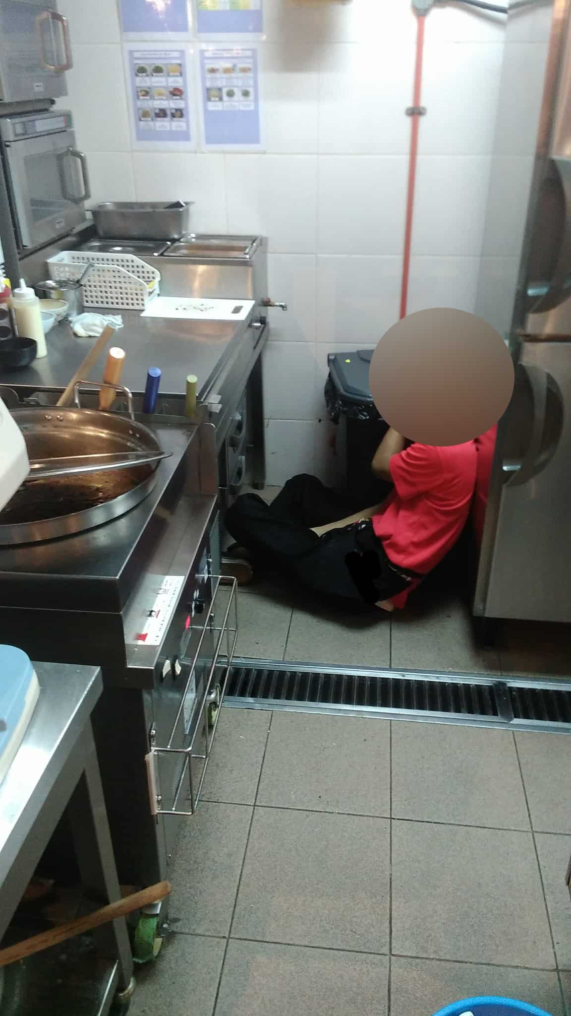 Menangis bawah kaunter sambil mencarut menyesal kerja F&B, 'customer' yang jenis berlagak patut insaf