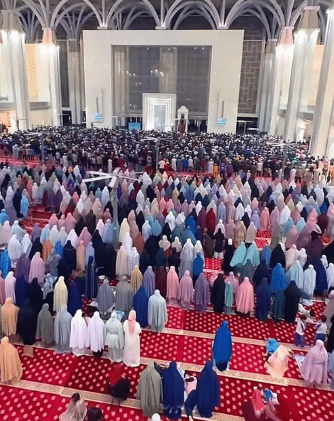 Rupanya ada kasta dalam saf belum lagi jenis cop tempat 5 punca saf perempuan rongak ini memang mengejutkan 01