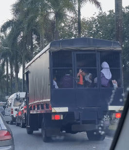'Apa kes murid sekolah masuk trak polis?' - Orang awam baru tahu apa itu 'feri sekolah'