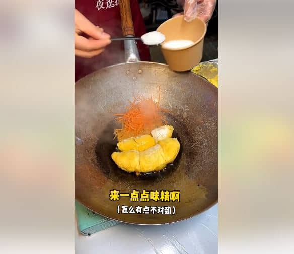 Dah macam menghina 'Raja Buah', manalah dapat idea buat resepi durian goreng bercili ini