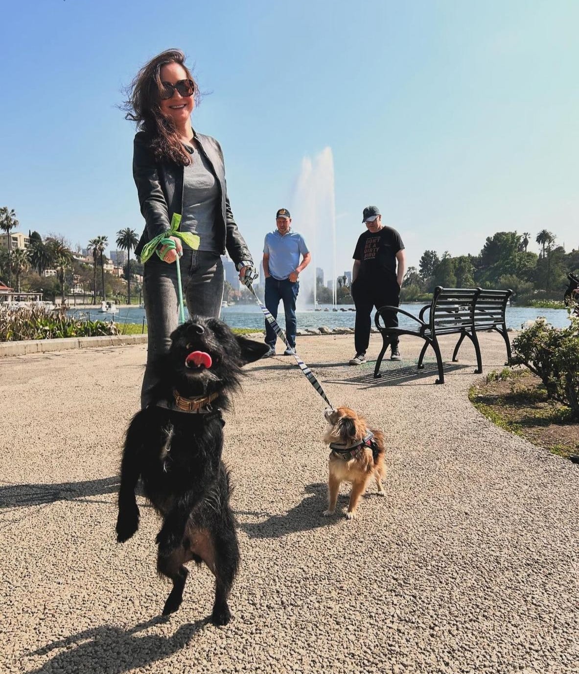 "Dapat pakwe orang putih, kau jadi..." - Maya Karin pegang anjing cetus provokasi