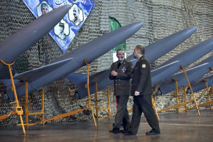 Patut Israel takut tenggoklah keupayaan peluru berpandu Iran senang senang cecah jarak 3000 kilometer 