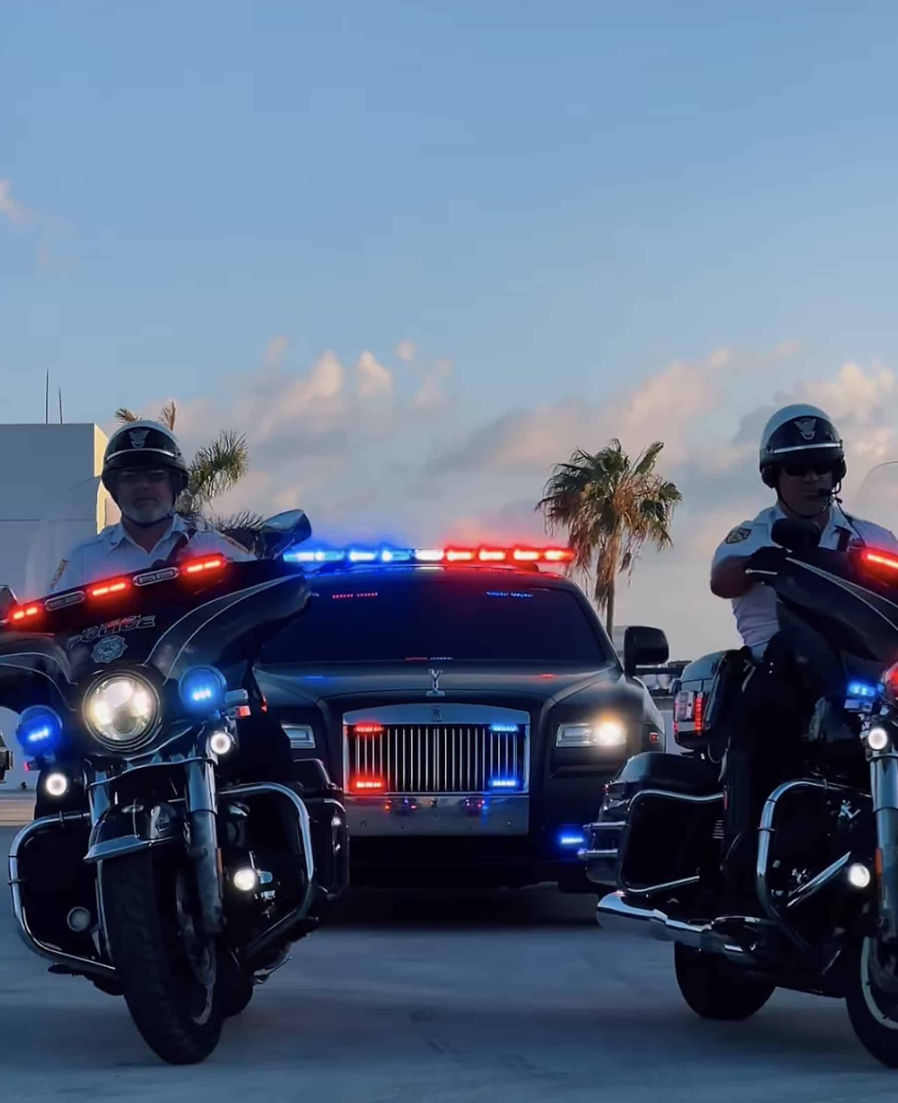 Negara kalau dah kaya, Rolls-Royce harga RM1.2 juta pun buat jadi kereta polis je, memang rare!