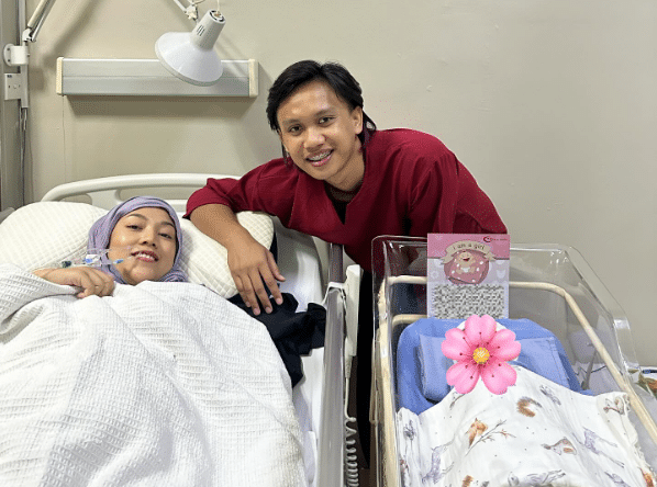 Shila & Ubai timang cahaya mata perempuan, Rhea Akira nama diberi