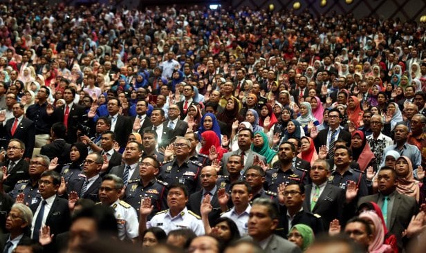 Siap bangkit masa kerja separuh hari ada yang iri hati dengan kenaikan gaji penjawat awam