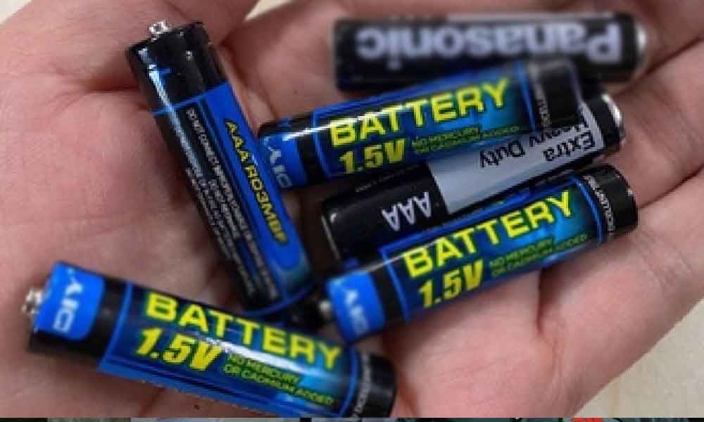 Baru tahu rupanya ada cara nak bezakan bateri lama dengan baru kalau tercampur