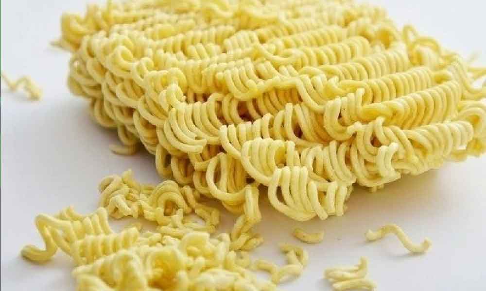 Buat ketagih, rupanya ada benda hidup dalam mi segera jadi punca, boleh tengok guna mikroskop