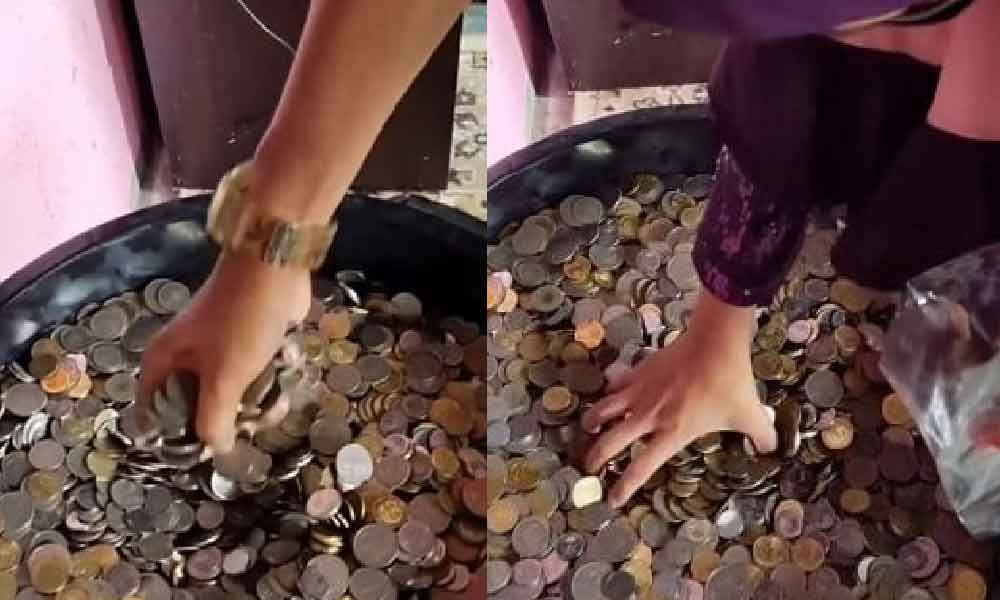 Gara-gara terkejut, tuan rumah sediakan duit syiling untuk tetamu