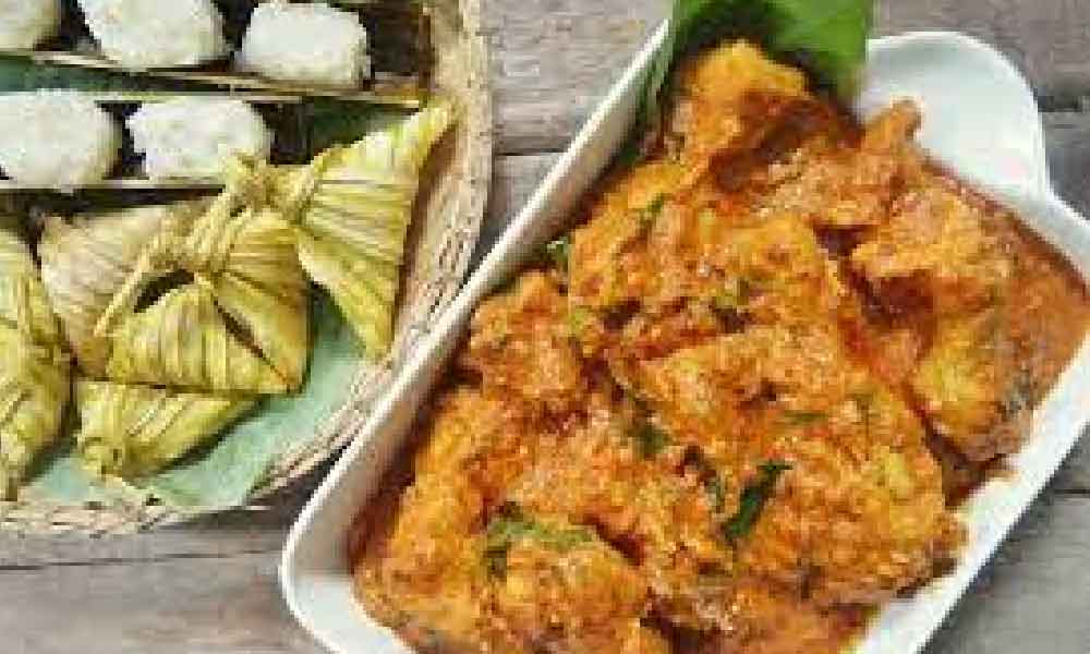 Wanita ini kongsi cara buat rendang ayam klasik makan dengan ketupat