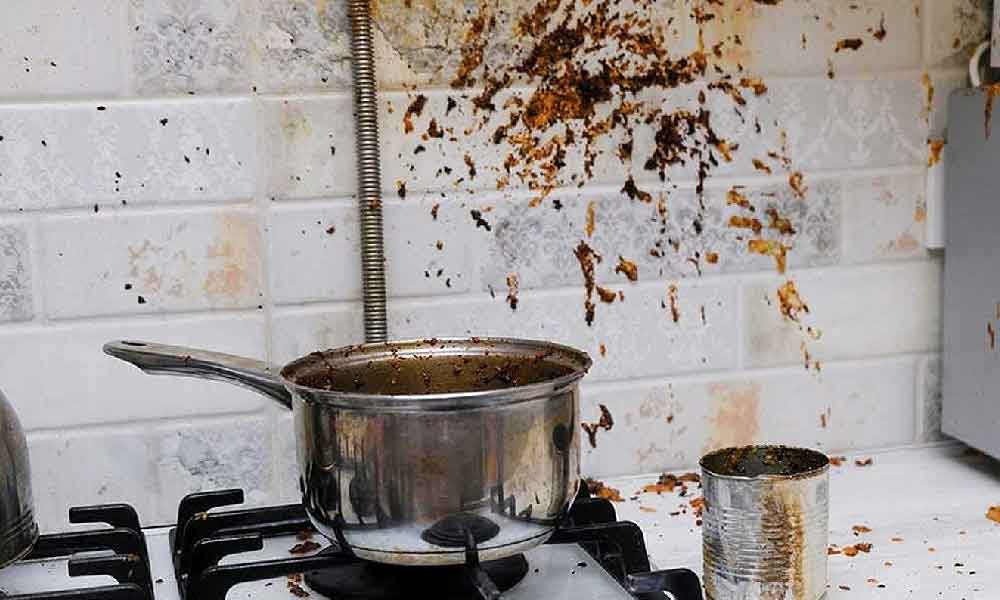 5 tips untuk bersihkan dinding dapur kotor terkena percikan minyak