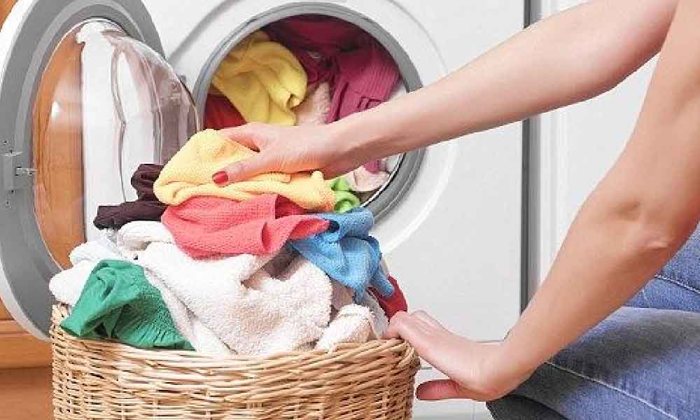 Cara hilangkan bau hapak lepas basuh baju? Ini tips ‘rahsia’ yang anda perlu tahu.