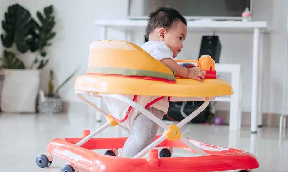 Lebih banyak bahaya dari memberi manfaat, rupanya 'baby walker' hanya satu pembaziran