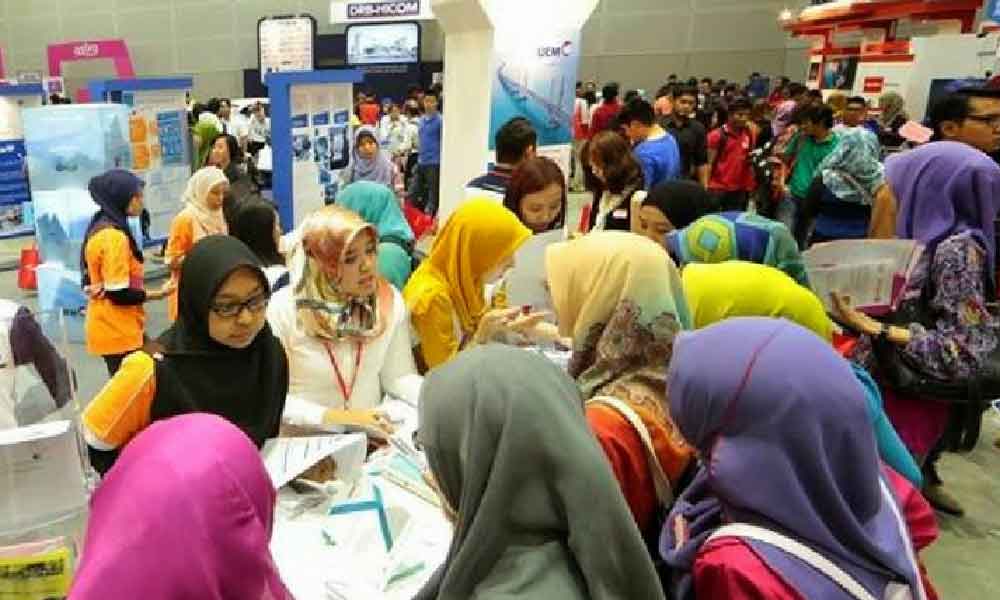 Tiada kelulusan SPM, wanita kongsi 'rahsia' anak dapat kerja gaji lumayan