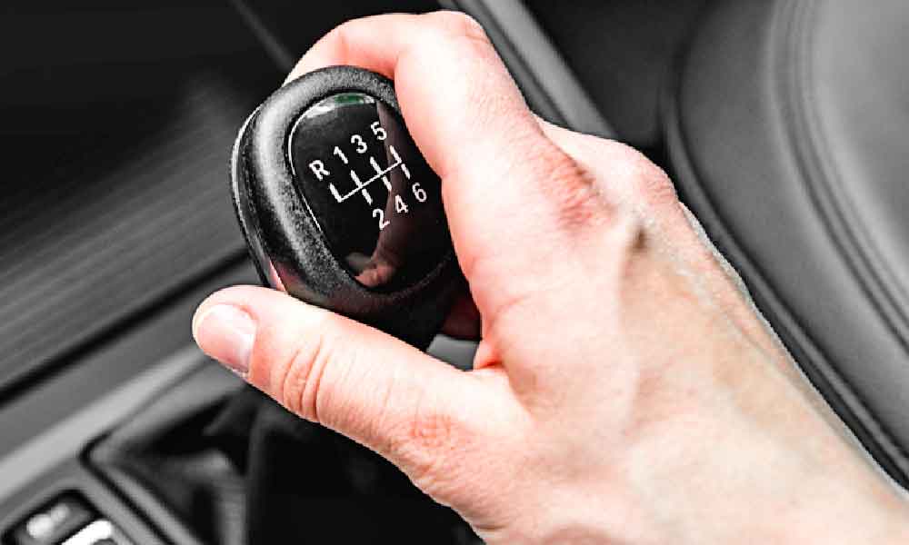 Baru tahu tabiat letak tangan dekat gear boleh rosakkan kereta, ramai terlepas pandang