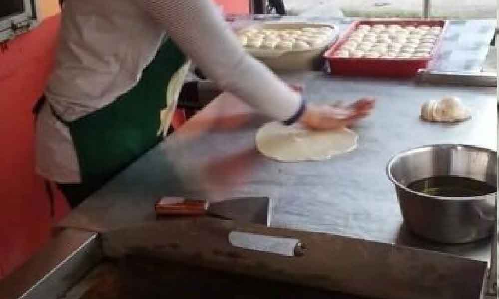 Kerja hanya tebar roti canai tapi gaji cecah 5 angka ramai tak tahu