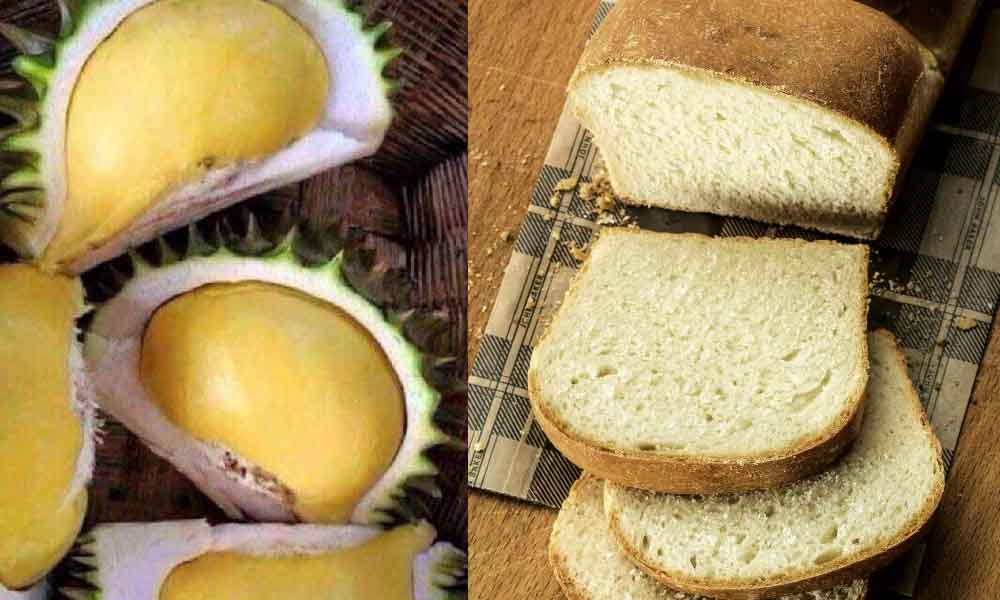Selain daun pandan, roti pun boleh hilangkan bau durian dalam kereta