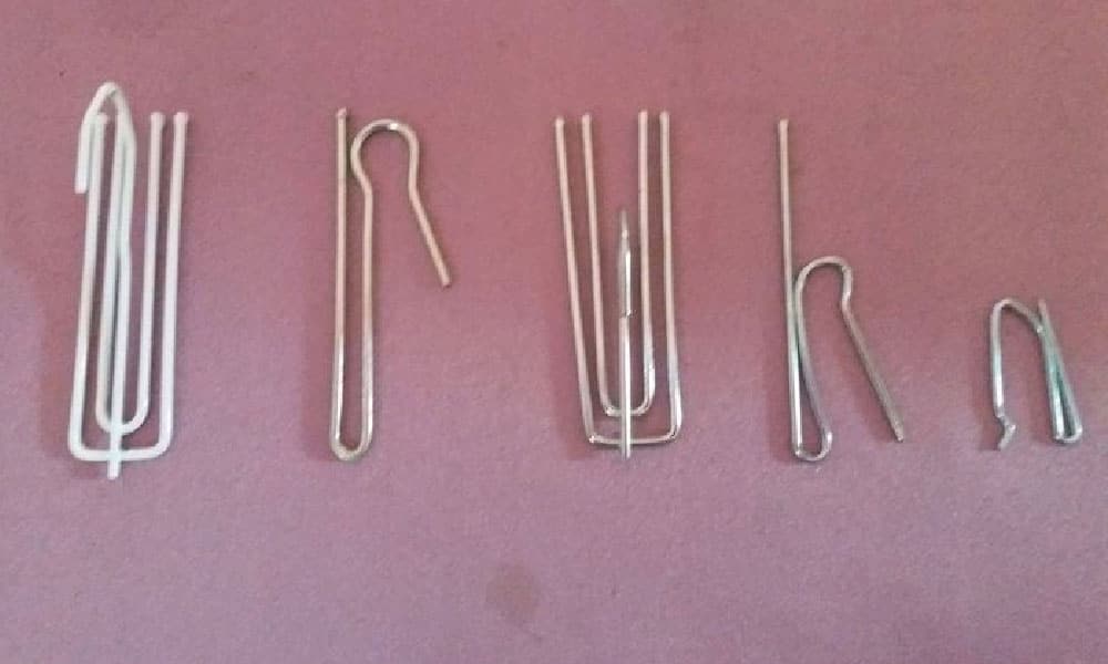 Cangkuk langsir ini nampak macam sama tapi berbeza fungsi, mak-mak je faham benda ni