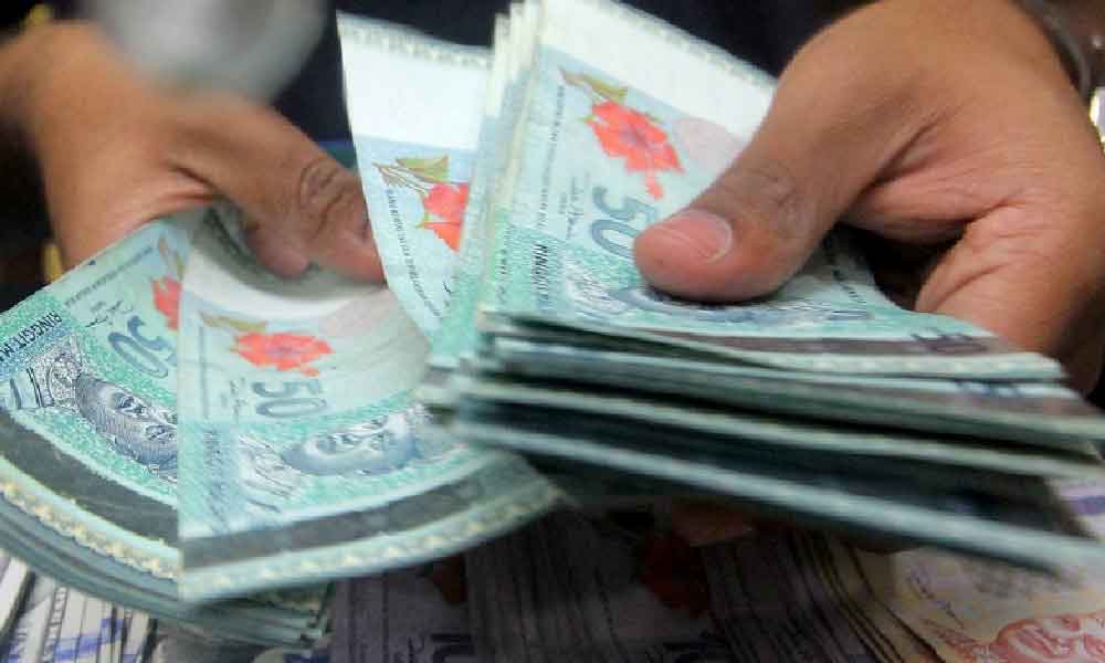 Wanita kecewa akaun bank tersekat selepas akaun bank masuk RM404 juta