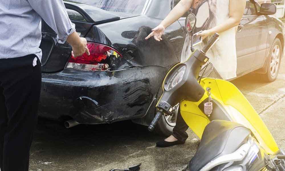 Ramai sangka bila motor langgar kereta tak boleh 'claim', sebenarnya ada caranya ramai tak tahu