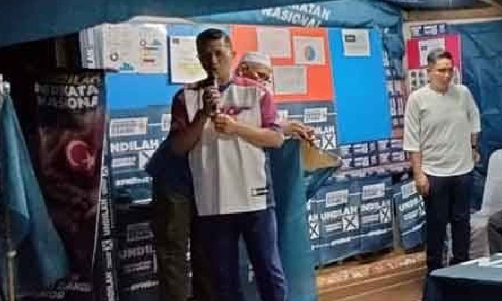 Azmin keseorangan berkempen PRK Mahkota rupanya jentera Pas jauhkan diri