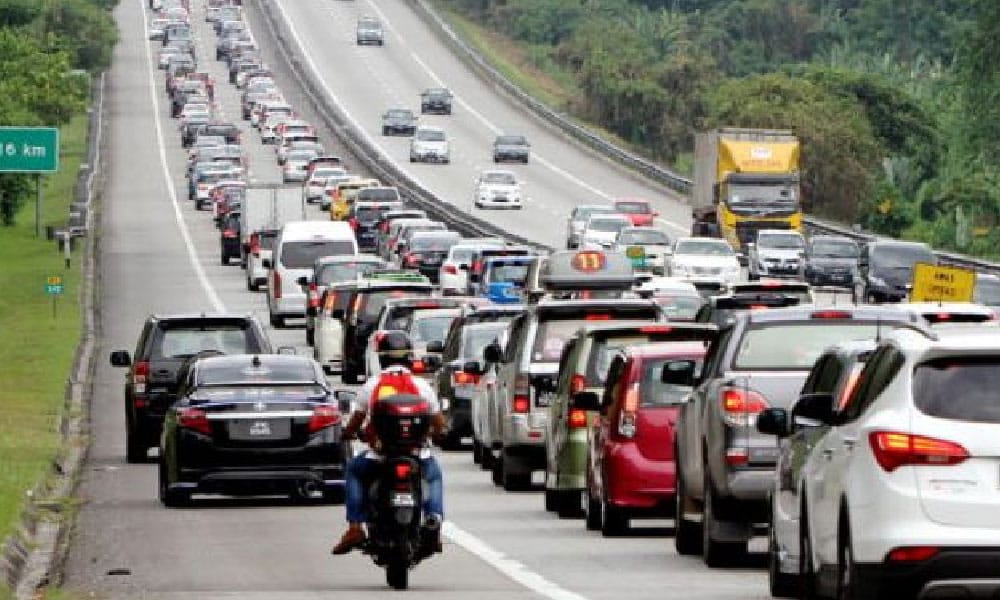 Bengang kereta potong 'que' ketika trafik sesak? Ini cara 'report' terus pada JPJ