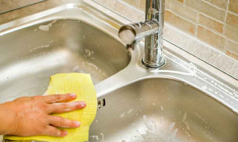 Guna je cara ini, pasti singki bukan hanya bersih, dijamin bebas dari bakteria