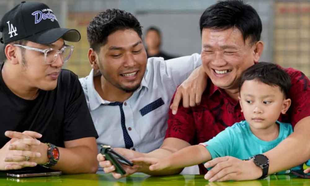 'Tak sangka dapat penghargaan sampai macam ini'- Besarkan 3 anak melayu, lelaki cina penerima anugerah Maulidur Rasul