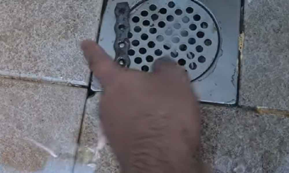 Banyak kali ular masuk bilik air... ini cara kunci ‘drain hole’ elak dia masuk semula