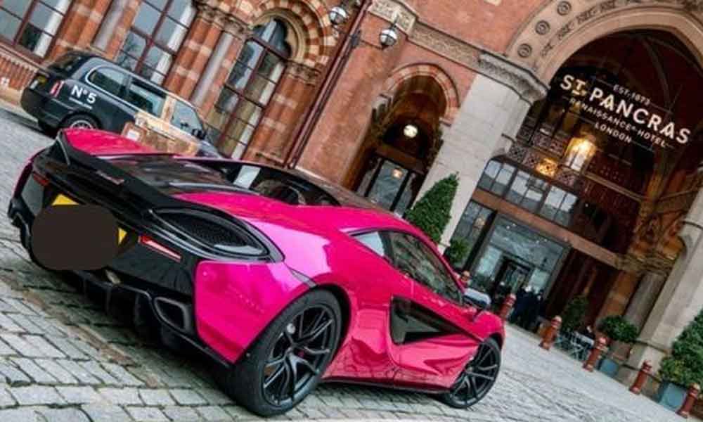 Milik siapa McLaren tersadai depan hotel hampir 4 tahun