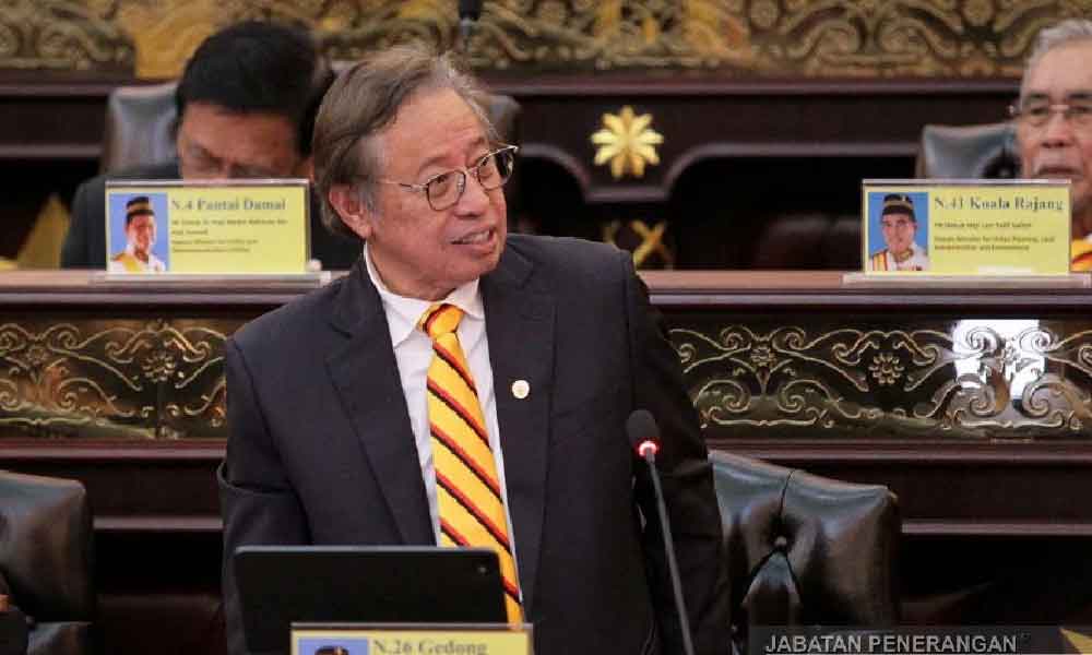 Kerajaan Sarawak umum bonus 2 bulan gaji kepada penjawat awam, pelajar IPT pun terima tempias