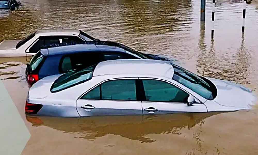 Jangan panik kereta tenggelam banjir, ikut je 3 tips ini