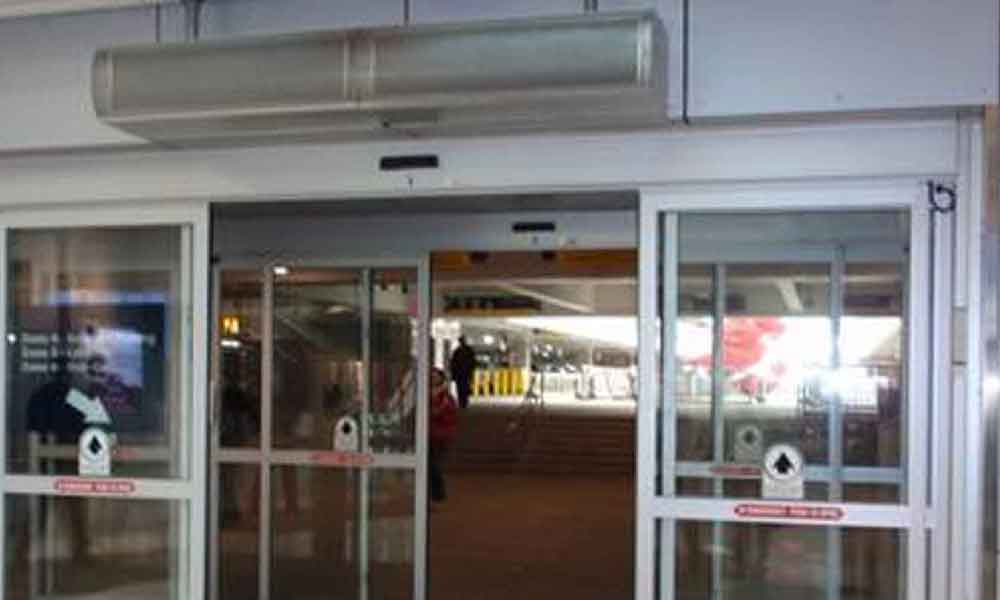 Ini sebab kenapa ada tiupan angin kuat di pintu masuk mall ramai tak tahu